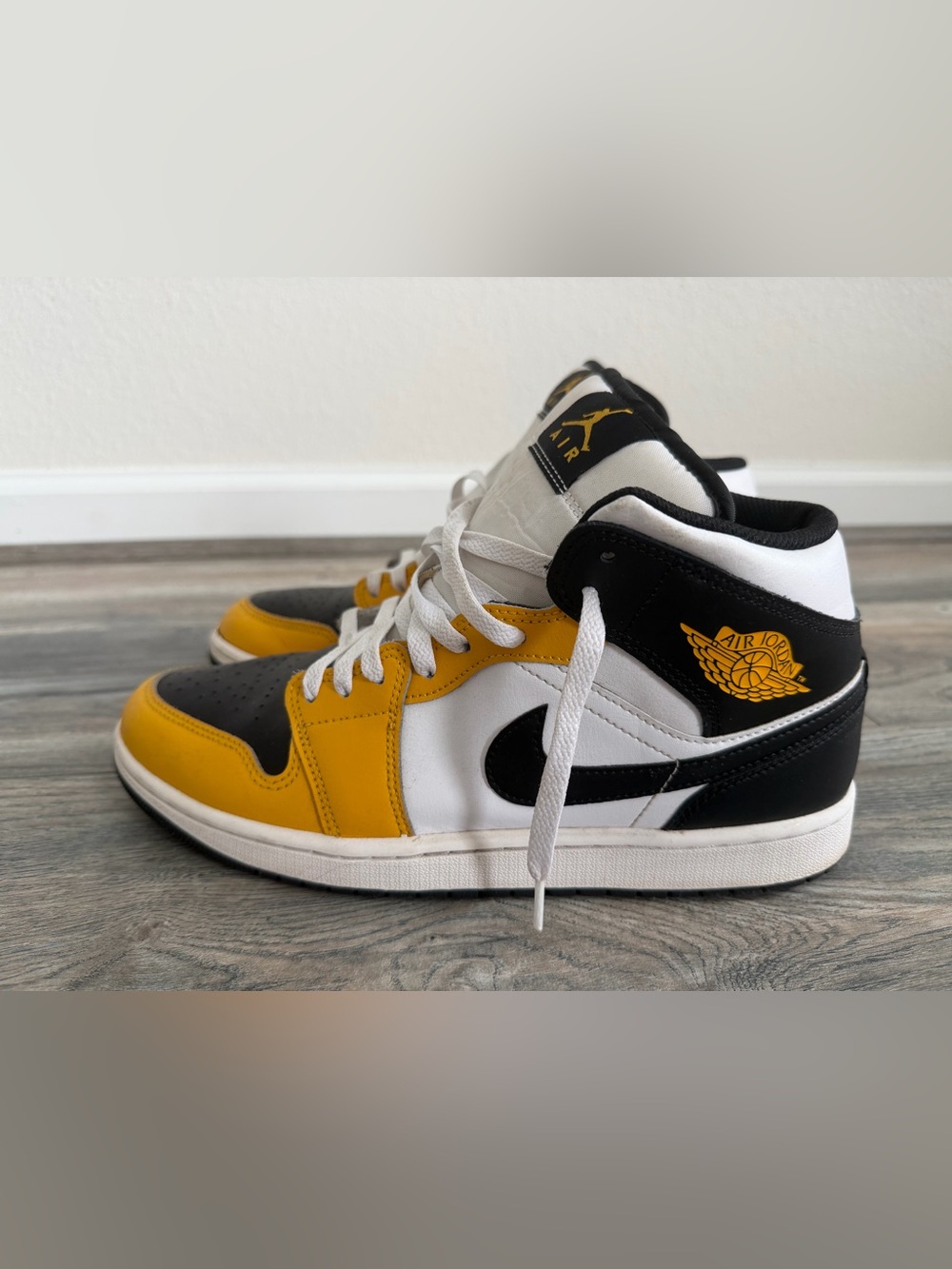 Nike Air Jordan 1 Mid sneakers in the "Yellow Ochre" men’s size 10.5 - Picture 3 of 7